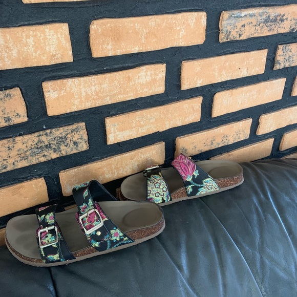 Madden Girl Embroidered Sandals - Picture 4 of 8